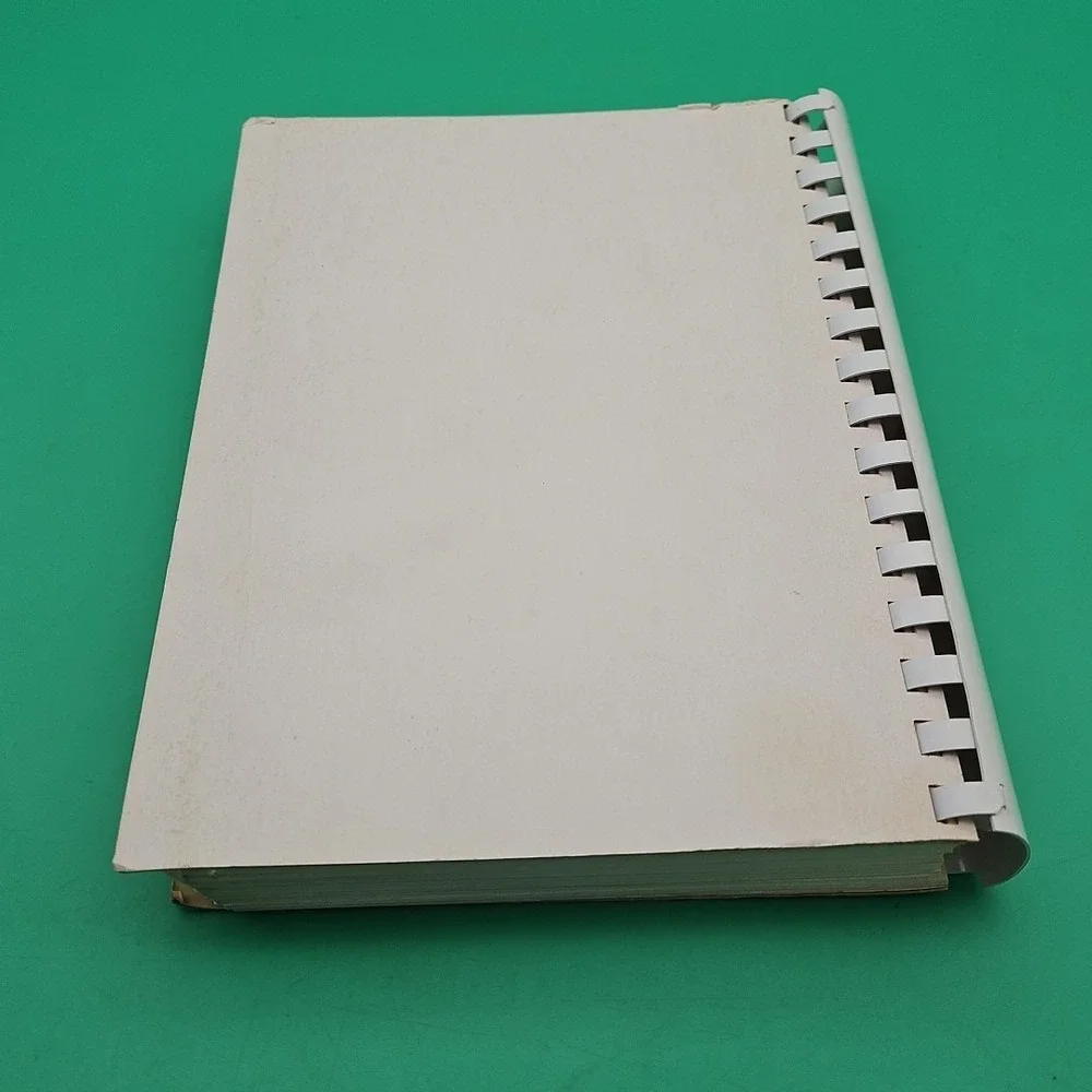 Tastefully Yours Cookbook Vintage 1975 700 Recipes‎ Book
